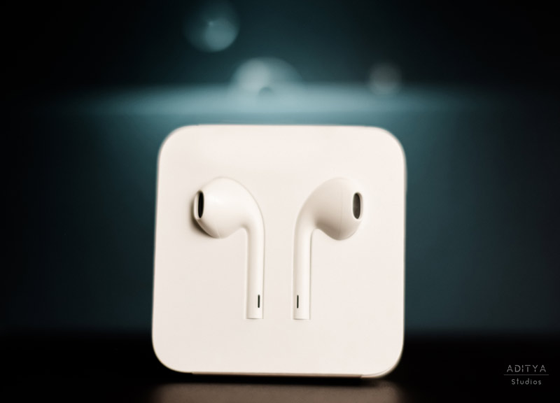aditya-aashish-apple-earphones